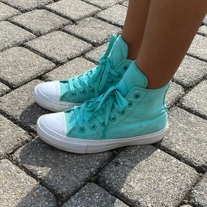 Beautiful Converse size 6.5 women mint color hi top